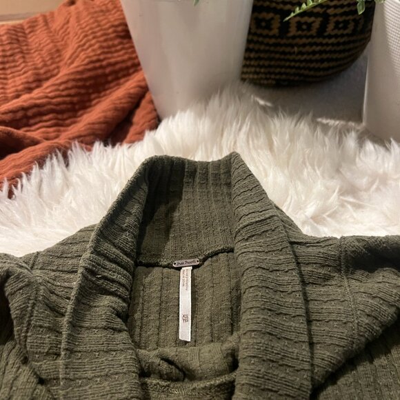 Free People Ribbed Sweater | XS | Olive Green | Statement Sleeves cowl neck - Picture 6 of 6
